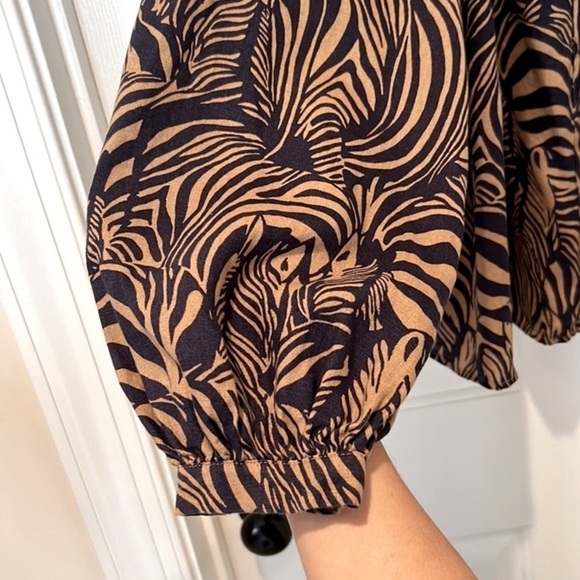Banana Republic Boho Style Tunic Top Large Petite
Navy Blue Tan Zebra Animal - Picture 7 of 11